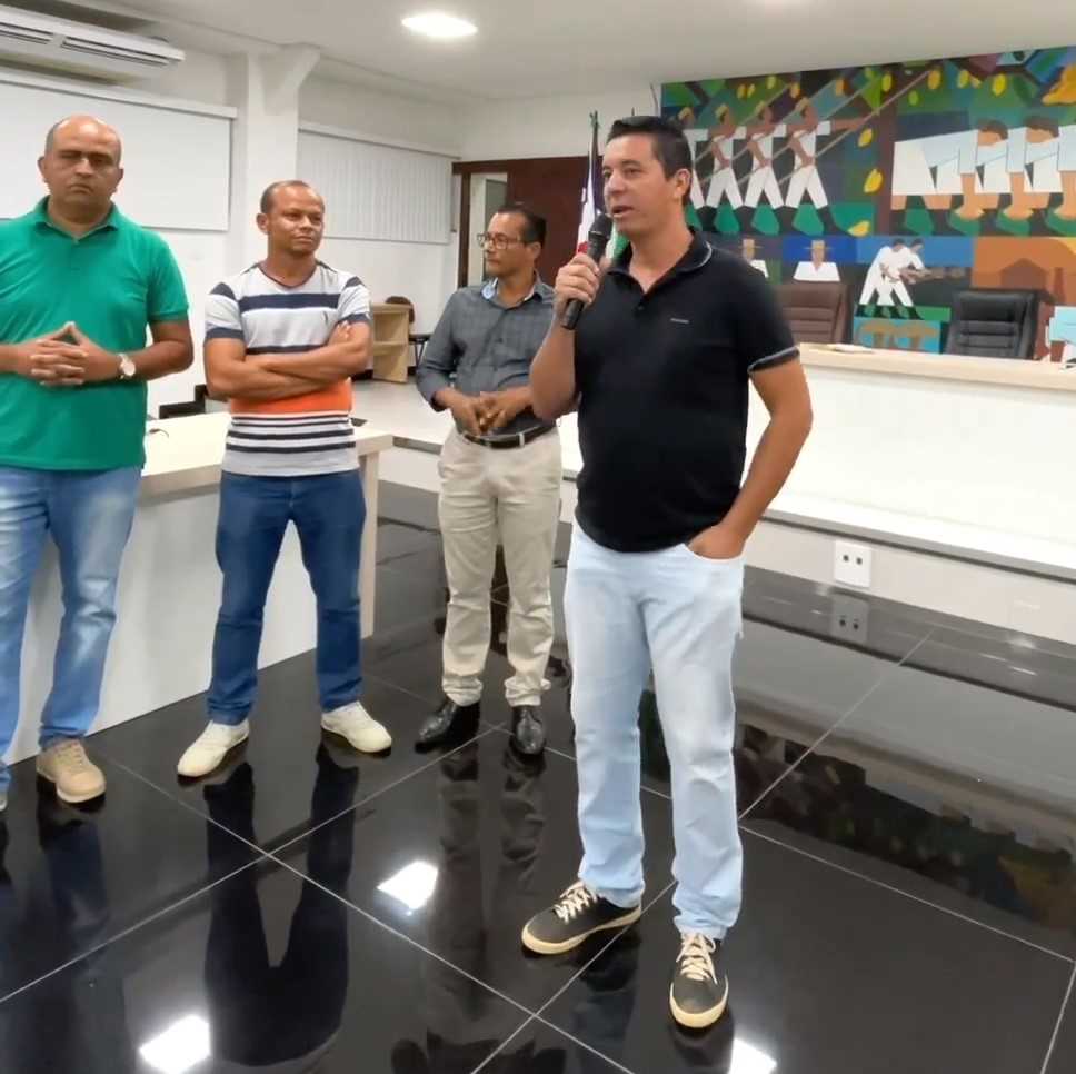 Camacã: Prefeito Paulo do Gás participa da entrega de certificados do curso de máquinas pesadas